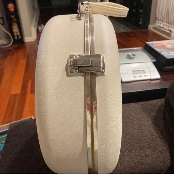 Vintage hair dryer carriers great for a travel case - Picture 2 of 5